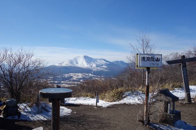 浅間隠山から初冬の浅間山を望む