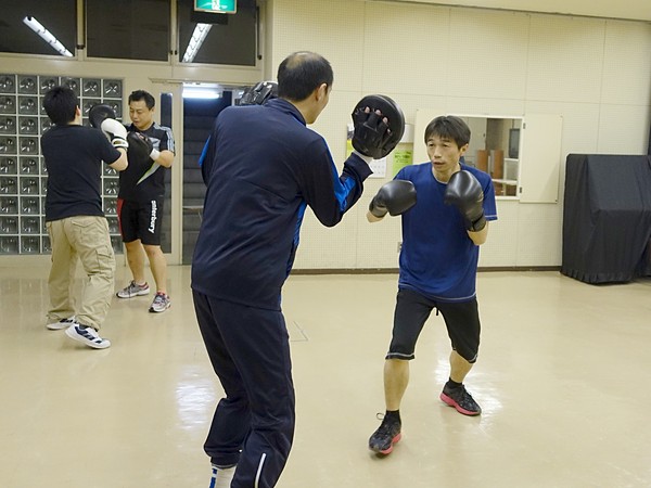 会員同士でミット打ち