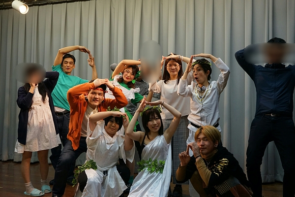旗揚げ公演、キメポーズにて！
