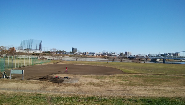 JR矢野口駅徒歩5分の河川敷グ