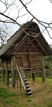 高床倉庫(岩戸山古墳)