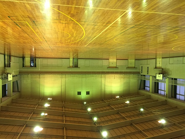 ステージ側で練習してます。