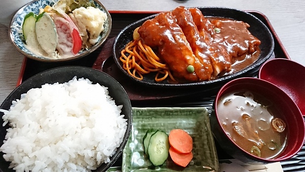 自由軒のトンテキ定食