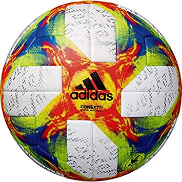 最新のボールでサッカーを