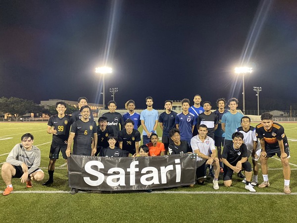 嘉手納基地で外人さんとサッカー