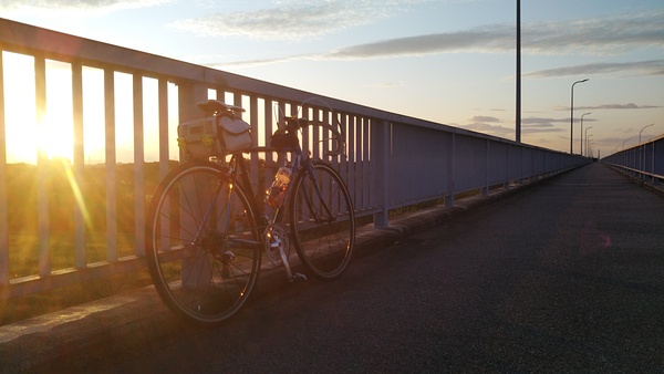 夕日の河川敷