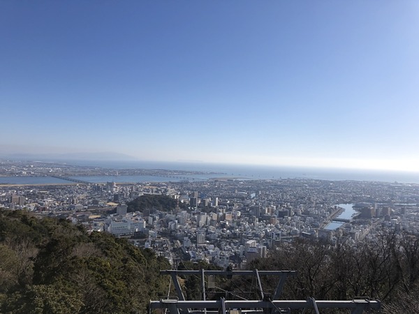 蔵本公園から眉山ラン雲無し