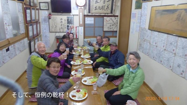 介山荘にて大菩薩嶺に乾杯