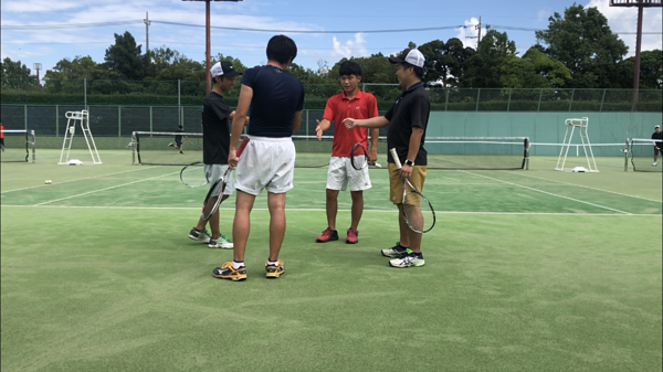 1コート8名まで。楽しく活動中