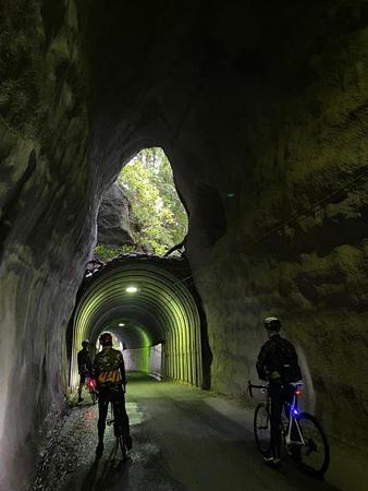 田舎トンネルたくさんあります