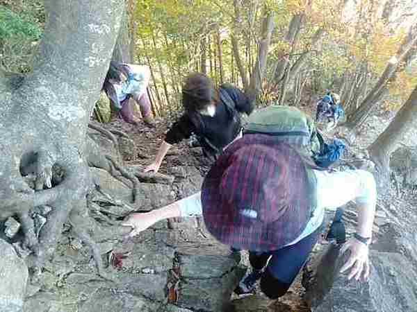 奥多摩・高水三山 険しい岩場