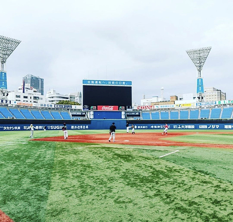 横浜スタジアムで野球