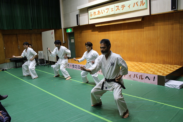 公民館での演武です。