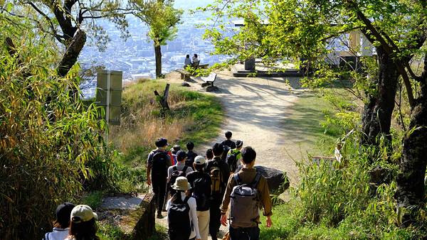 ぼくらの広場 枚岡山展望台