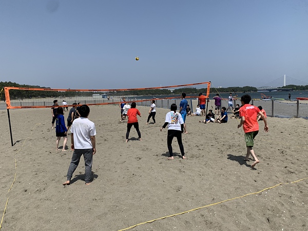 海の公園にて試合中の様子