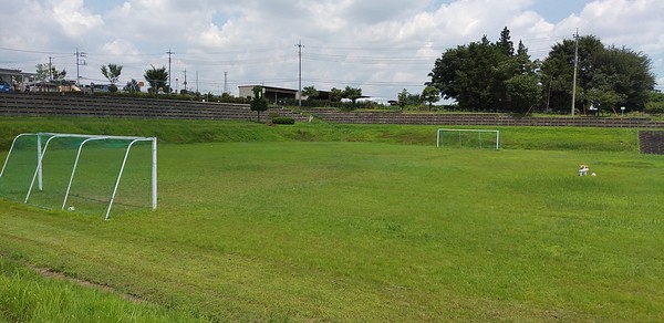 サッカーゴールで審判はなし。