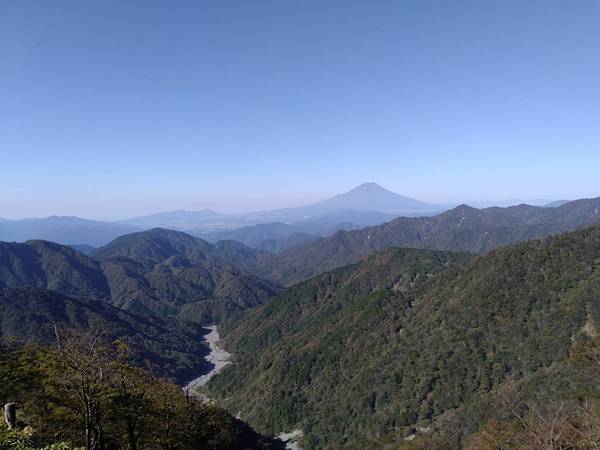 塔ノ岳から富士山を望む