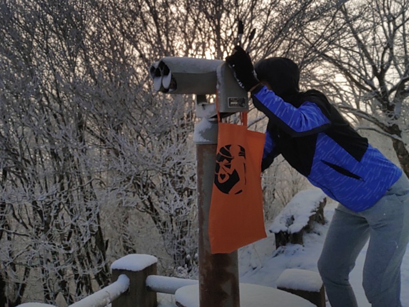 雪山の展望台からゴミ探し(笑)