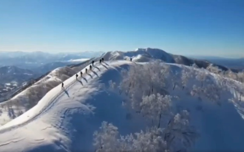 五頭山を歩く(ドローン撮影）