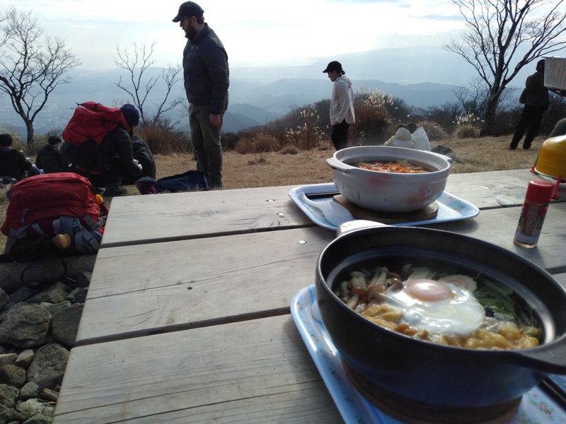 鍋割山で鍋焼きうどん