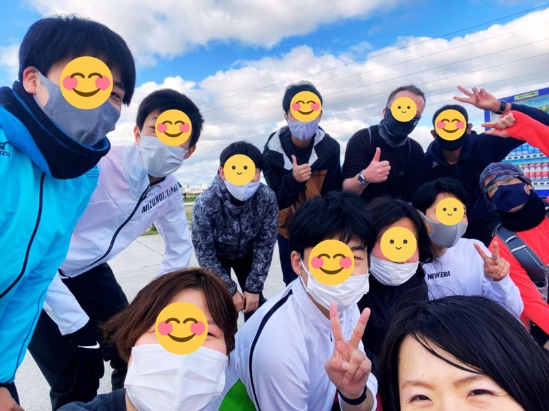 みんなでワイワイしています