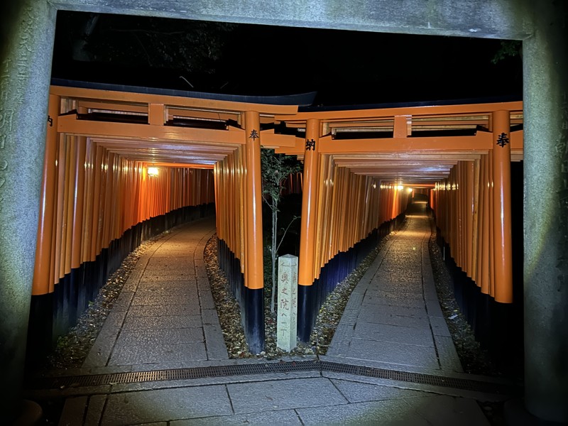 伏見稲荷神社は夜がオススメ♪