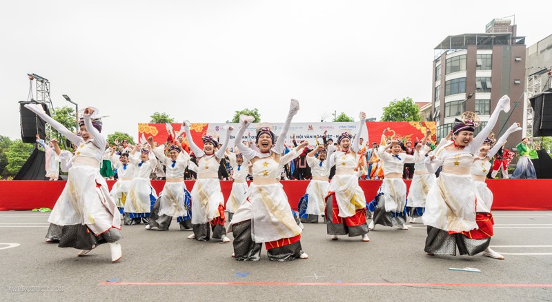 ベトナムのお祭りに参加