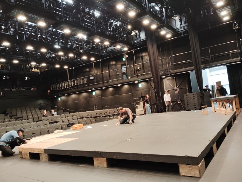 芸文小ホールの仕込み