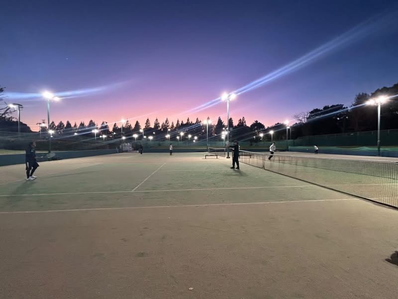 ナイターでみんなでテニス！！🎾