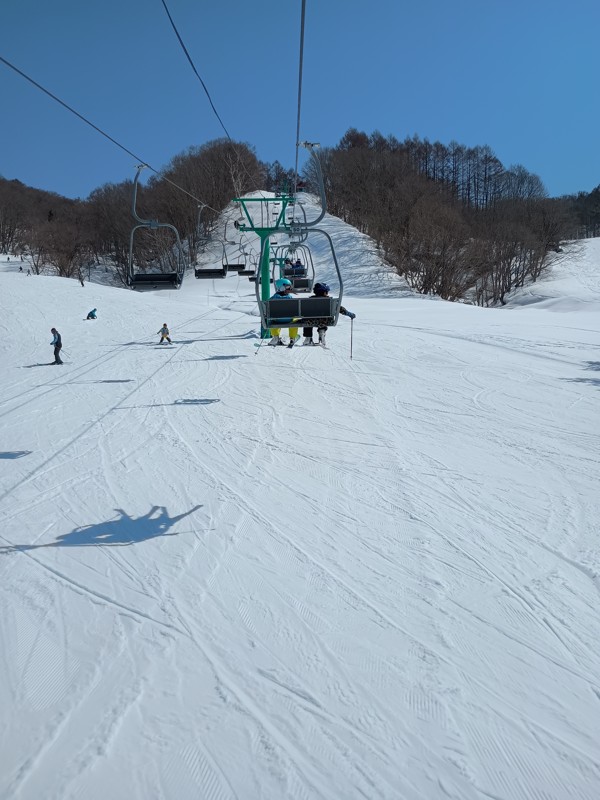 子供たちだけでリフト乗ってます