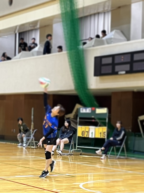 40代の女子のサーブ