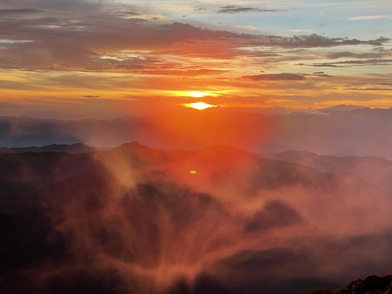 赤石岳山頂からの夕日