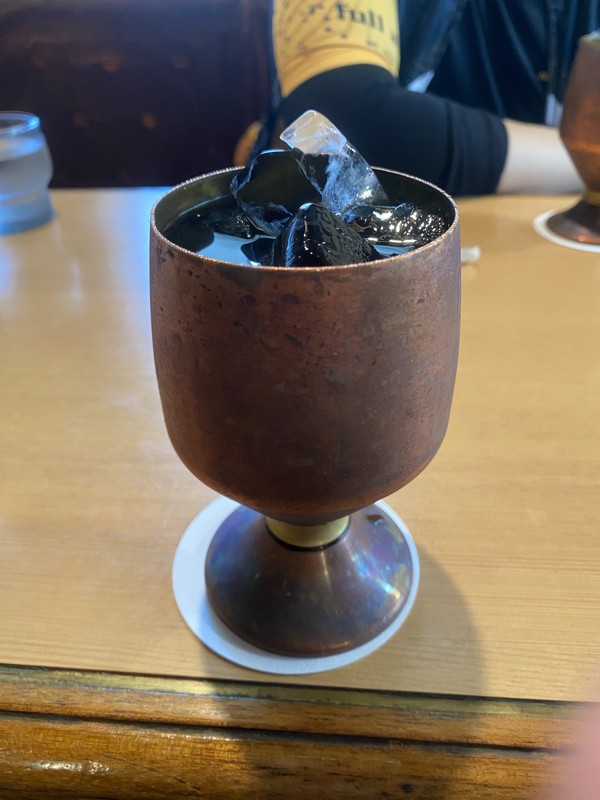 雰囲気のあるカフェで休憩