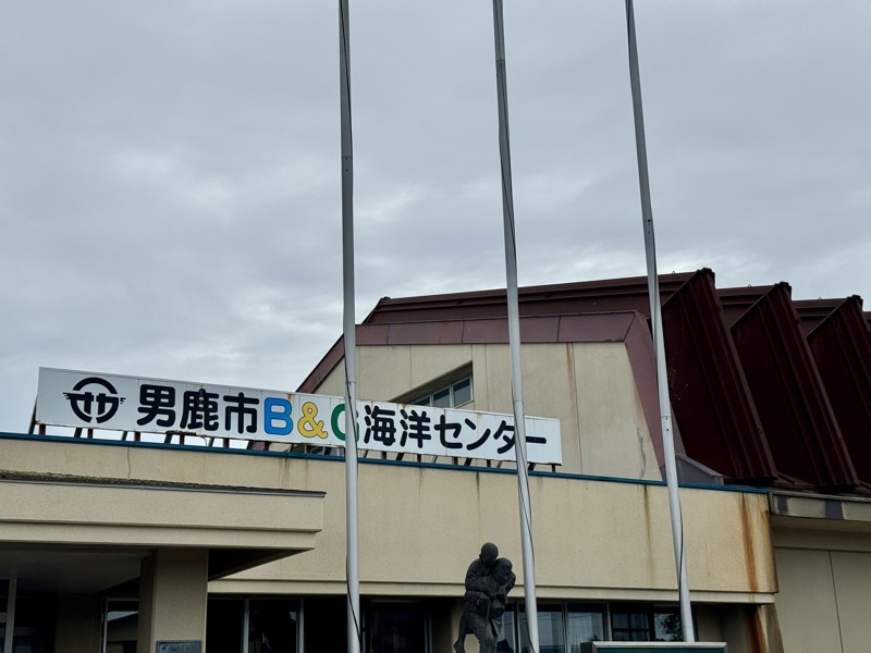 体育館側外観(入り口は左手に)