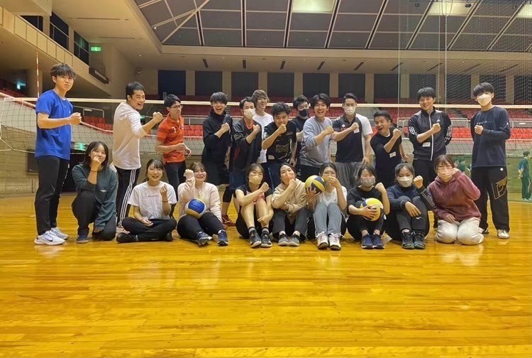 たくさんの人たちでバレーボール🏐やります！