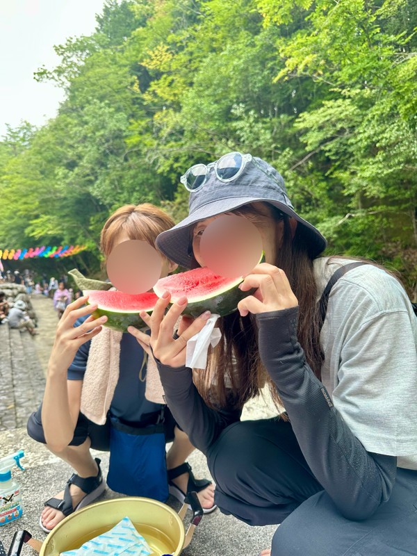 岳切渓谷でスイカ早食い