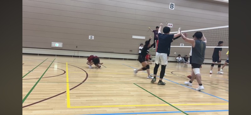 独特な喜び方のエース笑