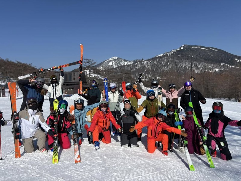 仲間と楽しくスキーしましょう！