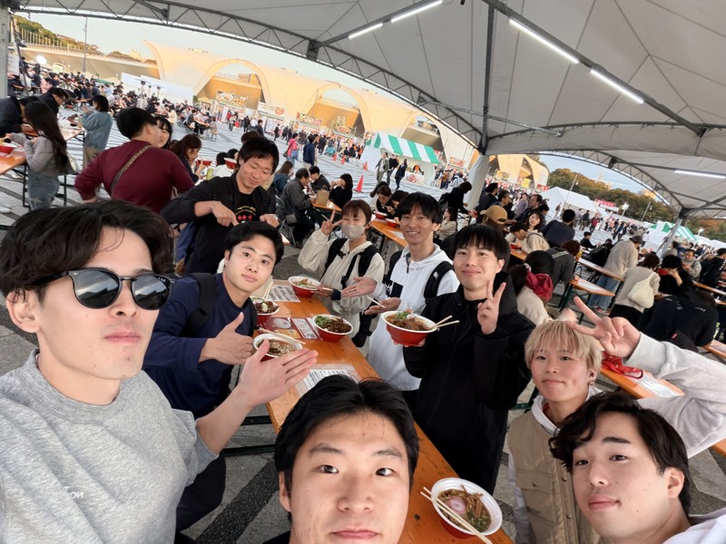 試合後は会場隣のラーメンフェア