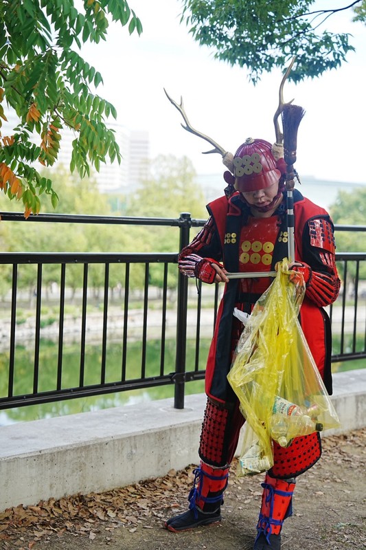 ゴミ拾いのイメージです