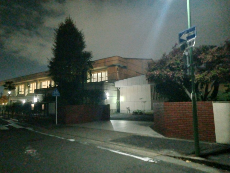 八王子中学校正門ここから入る。