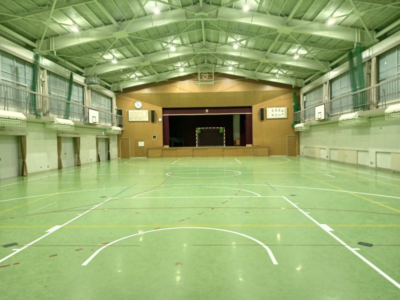 矢田中学校、体育館