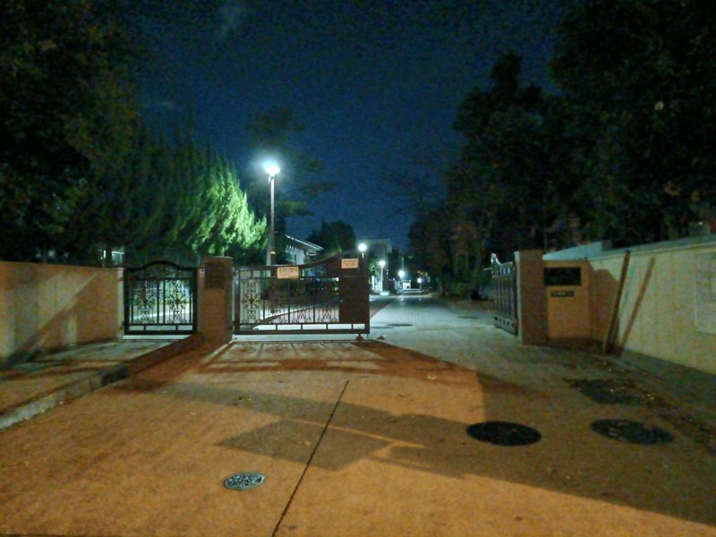 矢田中学校正門ここから入って