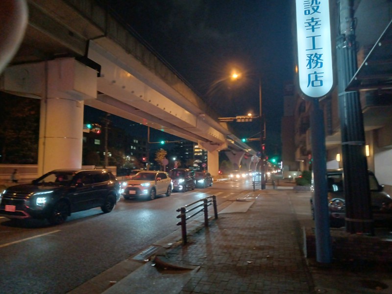 矢田中学へはこの道まっすぐ進む