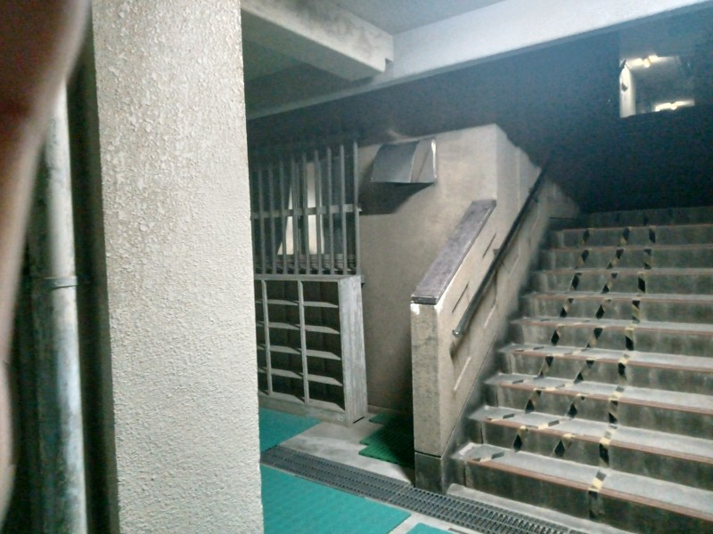 若葉中この角左に曲がると格技場