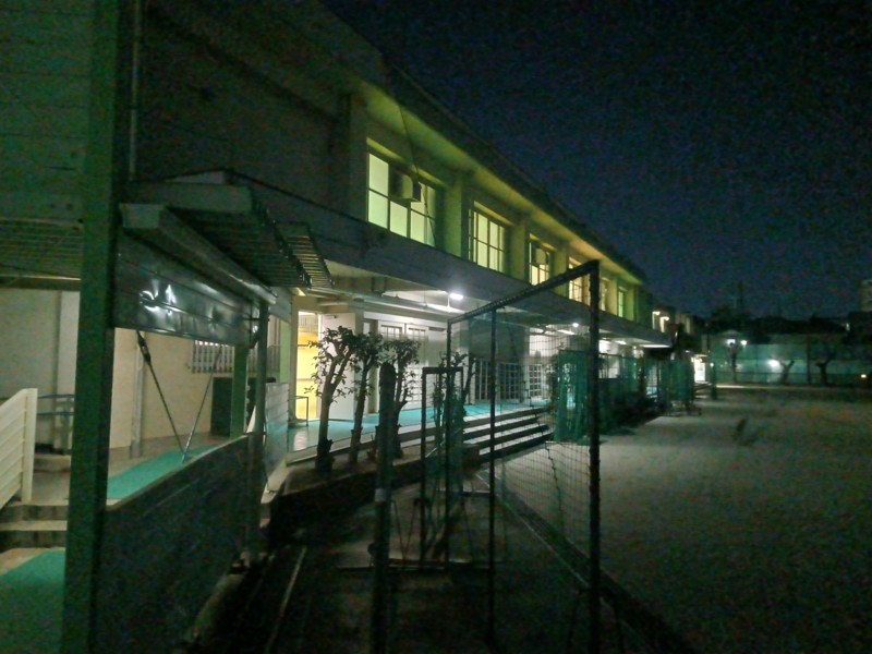 若葉中学校ここを進む