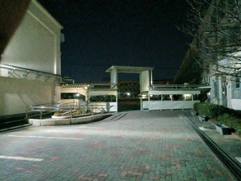 ここをまっすぐ進んで左に曲がる