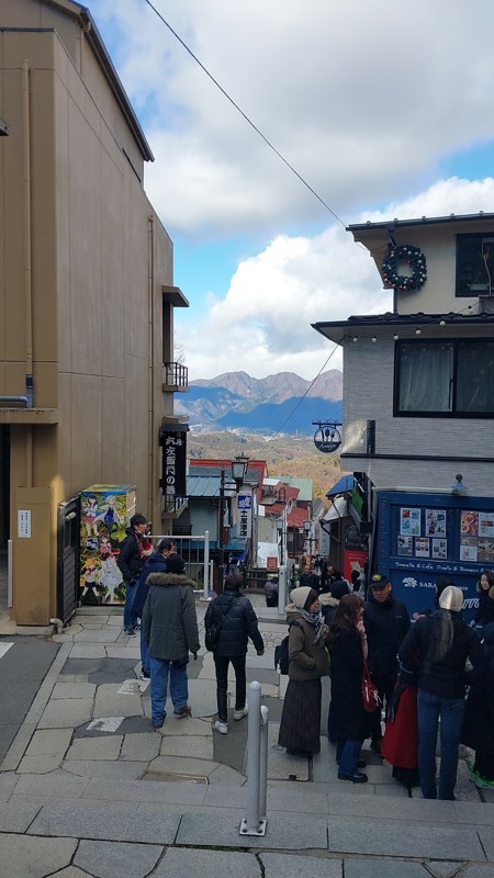 12/29石段街から谷川岳発見