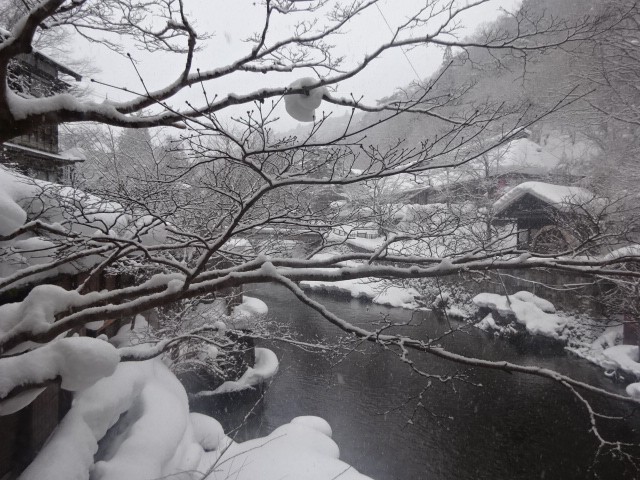 R8.02　湯治宿の雪見温泉
