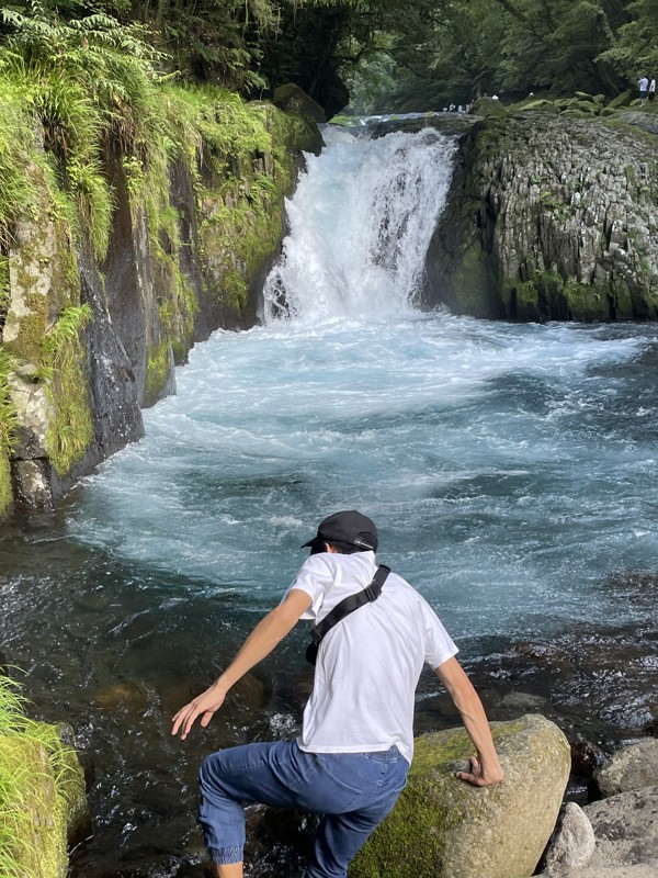 彼もメンバーの一員です